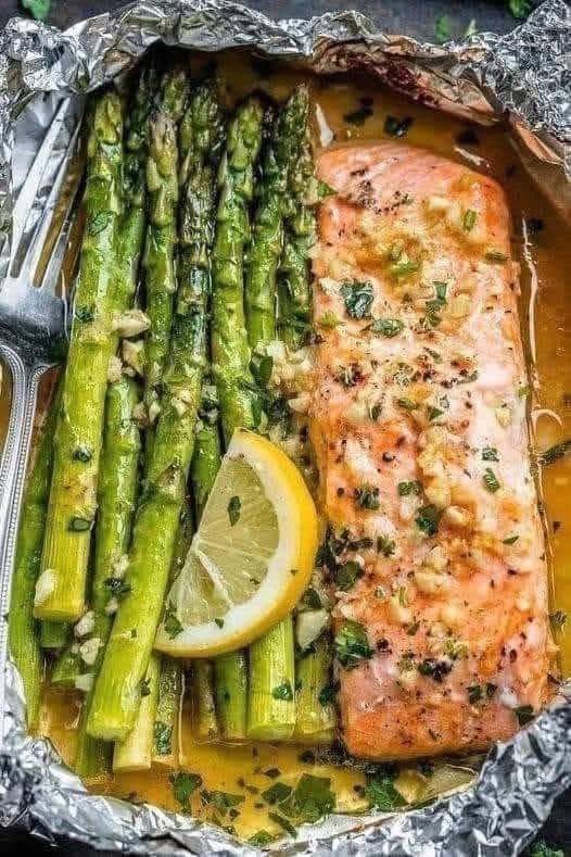 Salmon Baked in Foil with Crisp Asparagus – Easy, Healthy & Flavorful Dinner