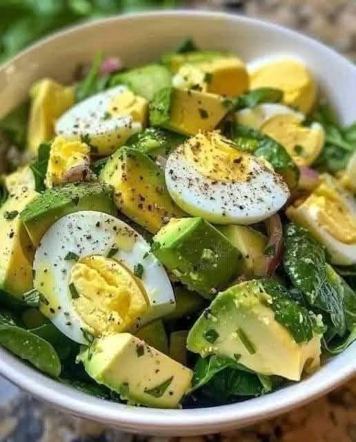 AVOCADO AND SPINACH EGG SALAD – Creamy, Healthy & Easy Protein-Packed Recipe