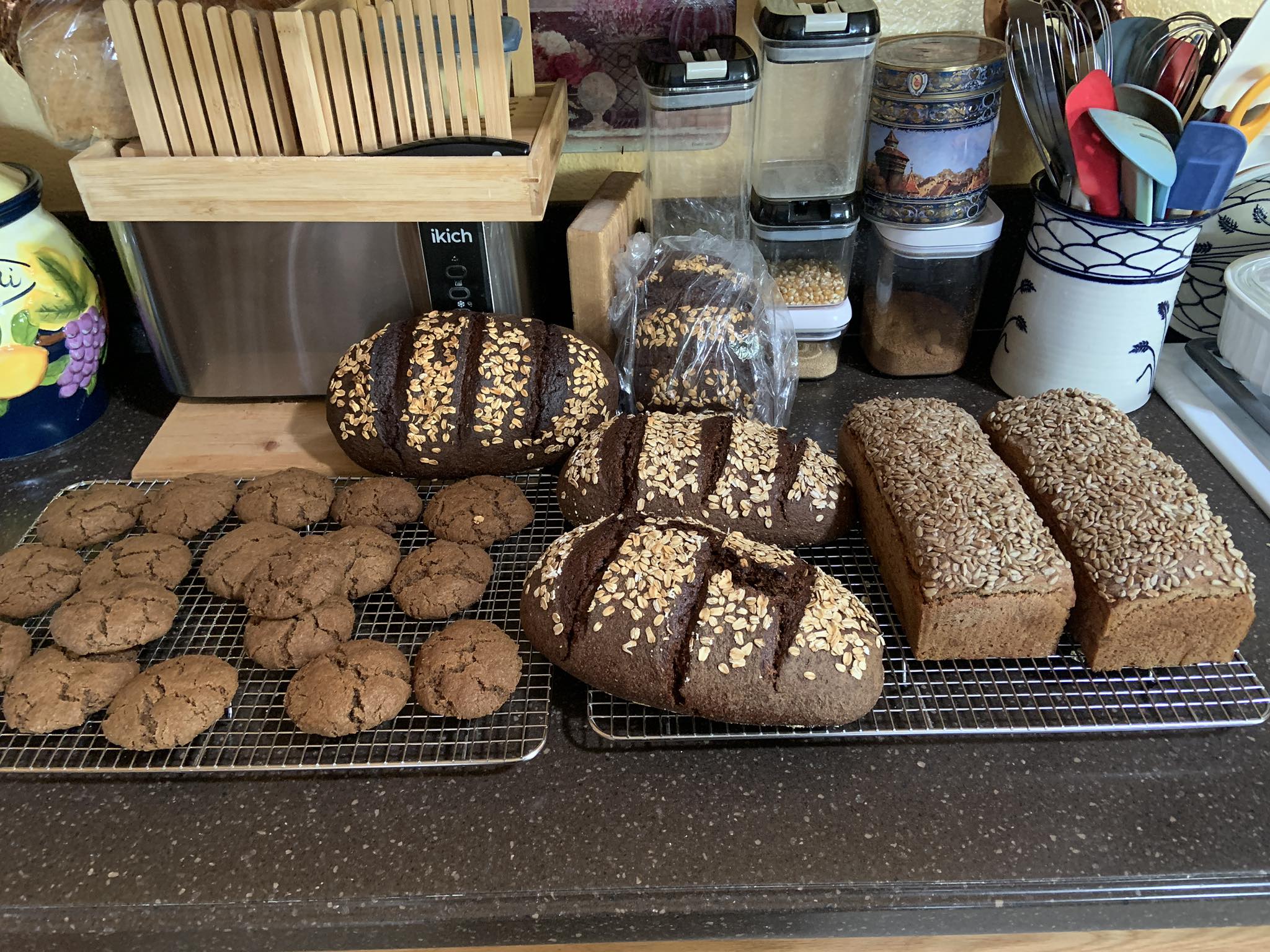 [Sourdough] Dark Molasses & Honey Bread – A Rich and Cozy Homemade Loaf