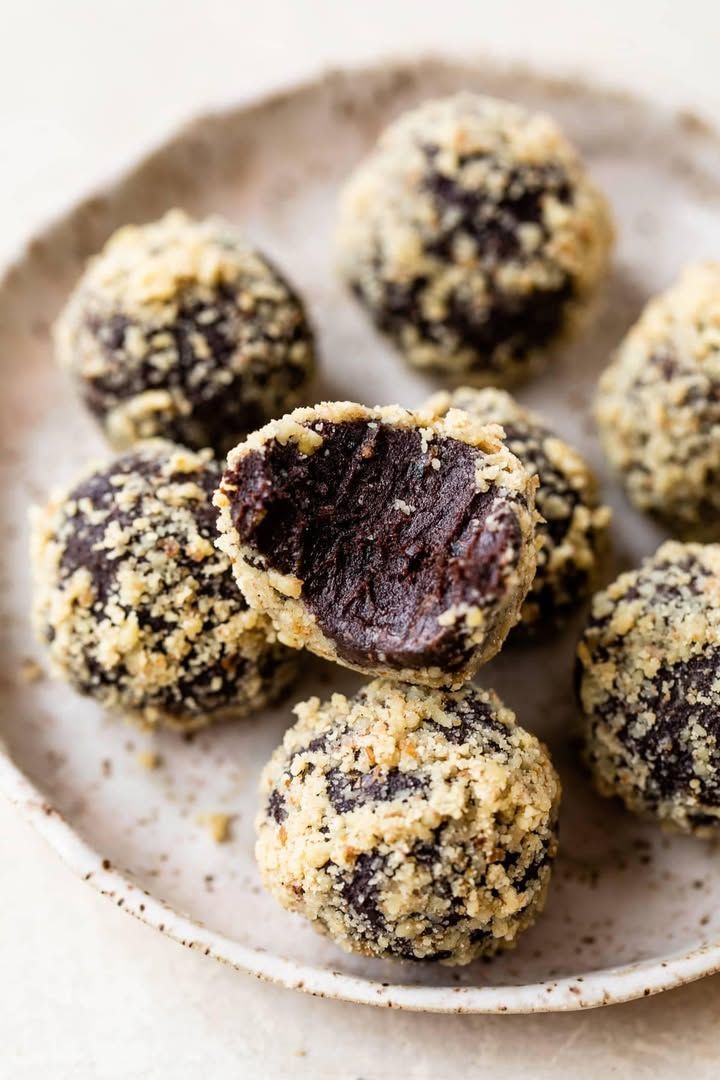 Chocolate Brownie Date Balls 🍫