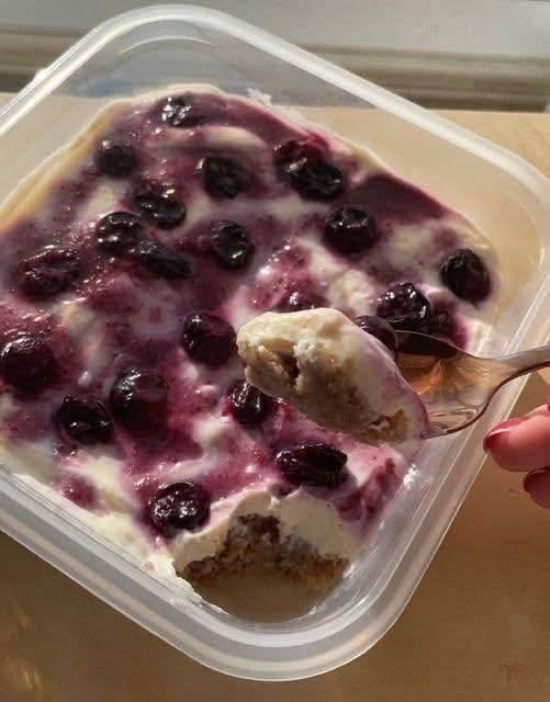 Keto Blueberry Yogurt Parfait